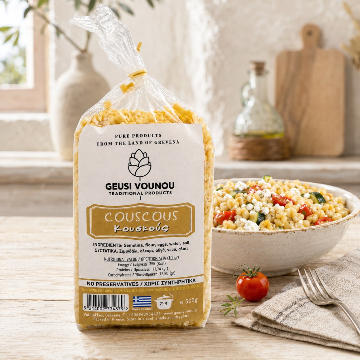Drobné řecké vaječné těstoviny Couscous Geusi Vounou 500 g s rajčaty, cuketou a fetou v rustikální kuchyni